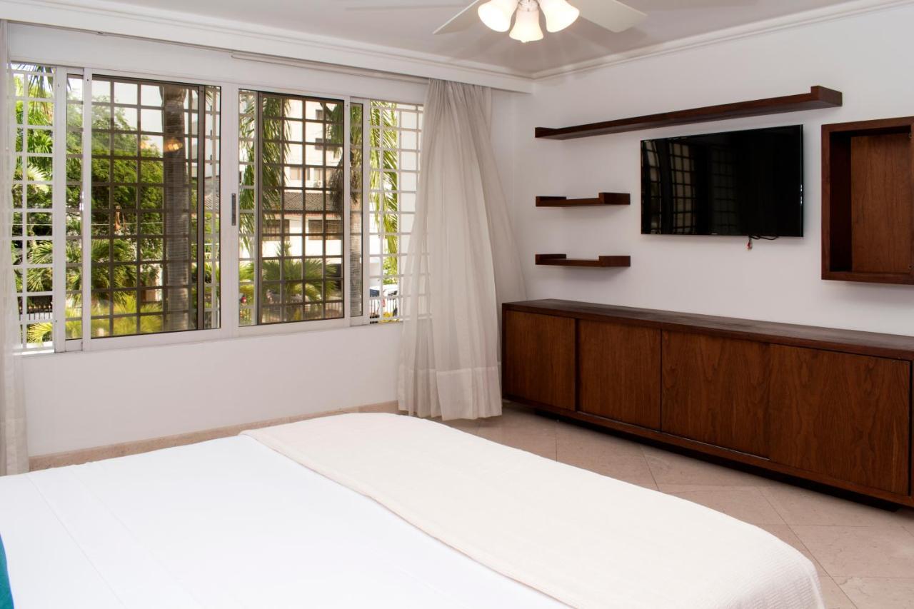 Mega 7 Bedroom Mansion In Bocagrande