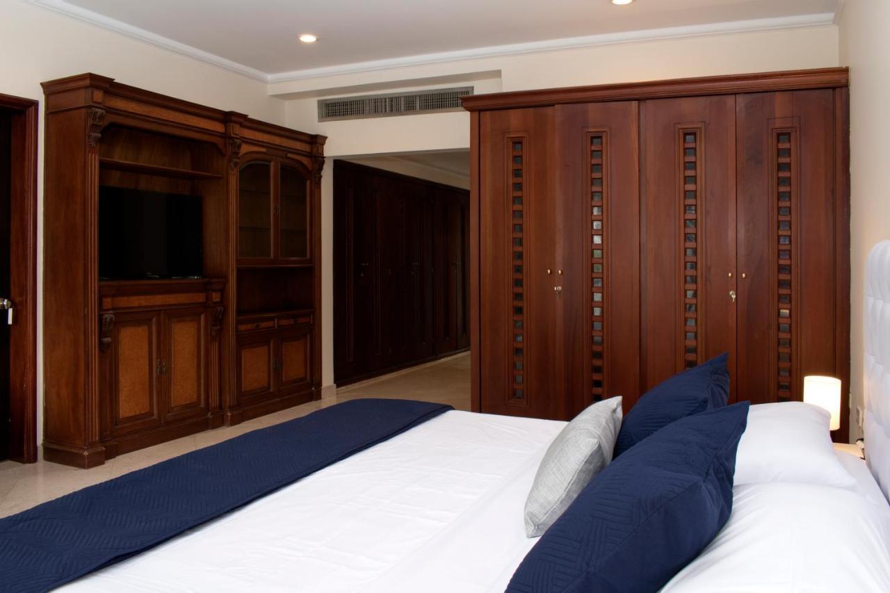 Mega 7 Bedroom Mansion In Bocagrande